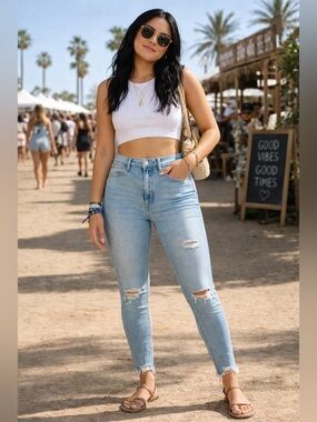 Pull & Bear 💎Light Wash Distressed Denim Jeans Size 4 High Rise
